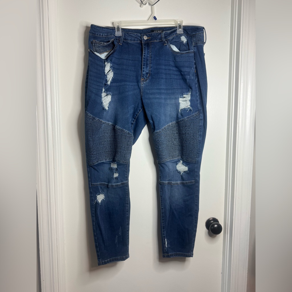 Judy Blue Women’s Distressed Dark Wash Skinny Jeans Size 22w